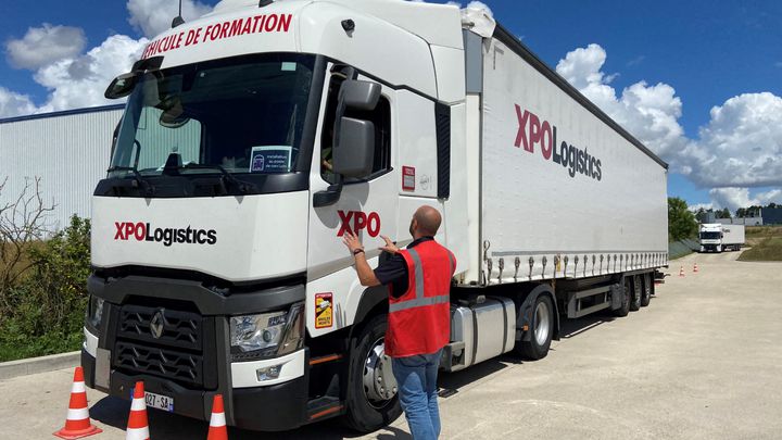 XPO et Pôle Emploi Recrutement de conducteurs et conductrices par simulation
