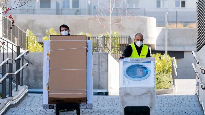 last mile home delivery XPO drivers delivery home appliances
