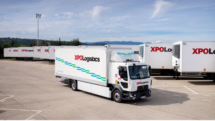 XPO renews committment to Charte C02 XPO EV truck in France