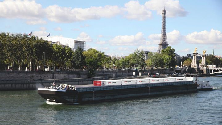 XPO dans le classement RSE Statista Le Point Transport fluvial : Barge XPO sur la Seine