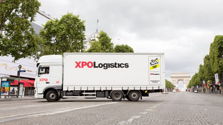 XPO Truck with TDF Femme avec Zwift Logo XPO Truck with TDF Femme avec Zwift Logo