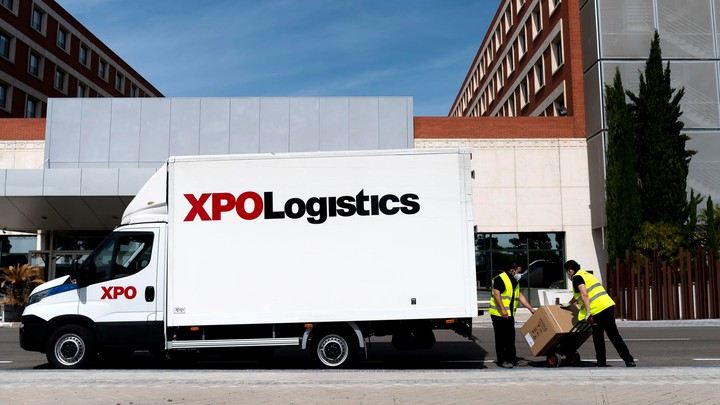 XPO Logistics Provides Last Mile Deliveries for New   Makro Online Marketplace in Spain Two drivers unloading a truck