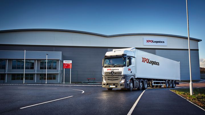 XPO welcomes changes to trailer length regulation XPO semi trailer on the road in the UK